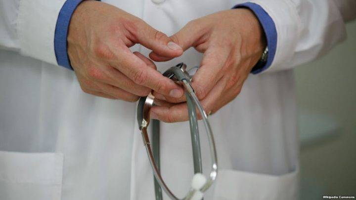 Denoncon pacientja: Mjeku në Tiranë më ngacmoi seksualisht para ndërhyrjes
