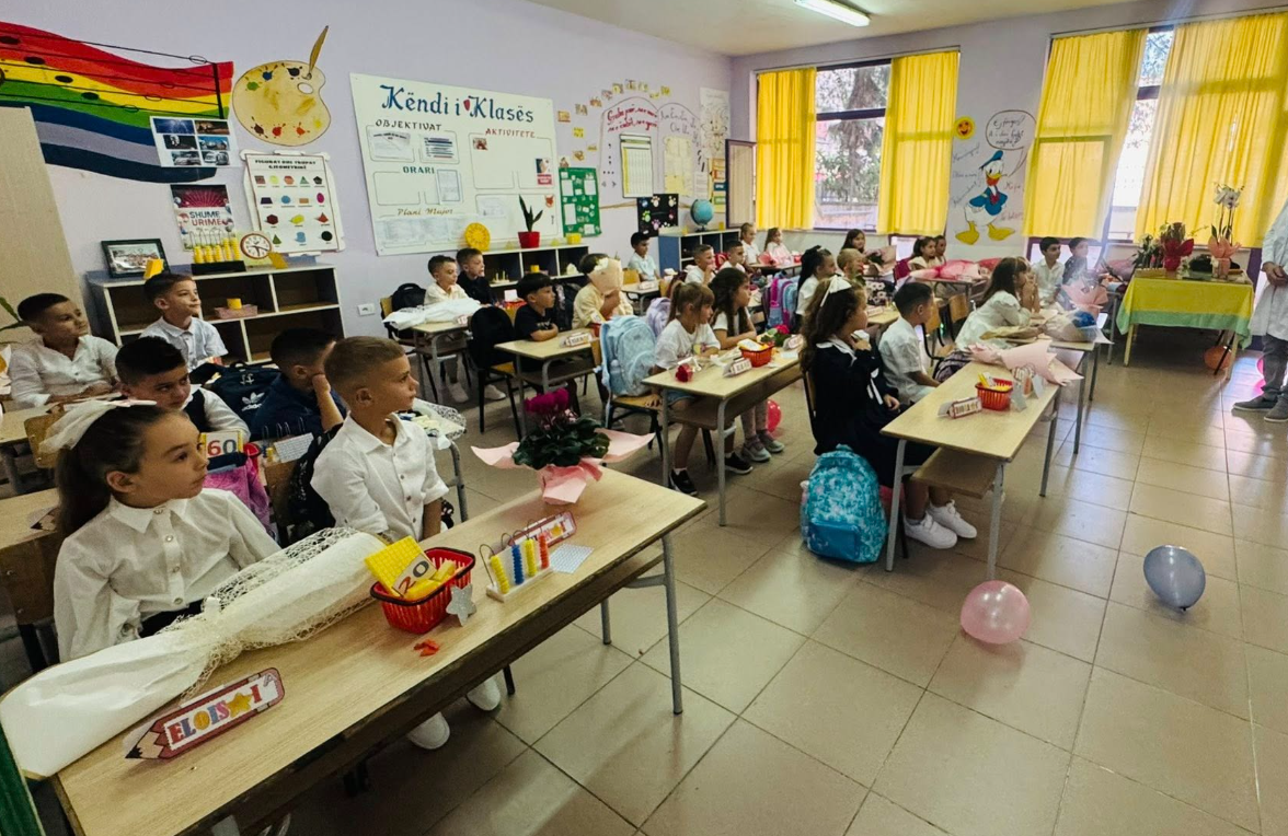 Rënie drastike e nxënësve në Korçë: Shkolla të bashkuara, klasa të para që nuk hapen