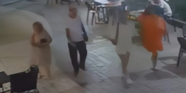 Qytetarja apel çiftit: Më ktheni portofolin që gjetët