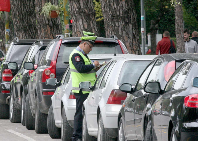 Qytetari gjobitet me 1000 lekë  brenda ditës gjoba në sistem i kalon 1600 lekë