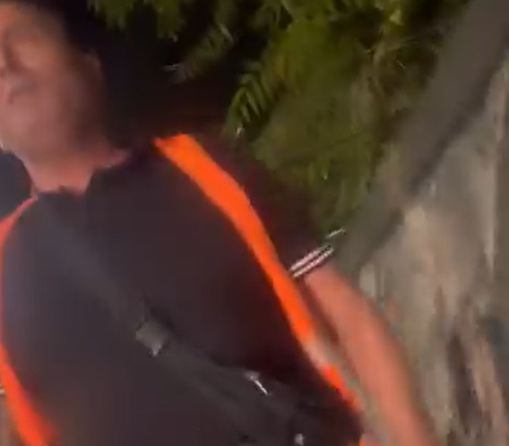 “Ik p*rdhu andej, injorante,” fatorinoi urbanit shfrenon gojën ndaj gruas