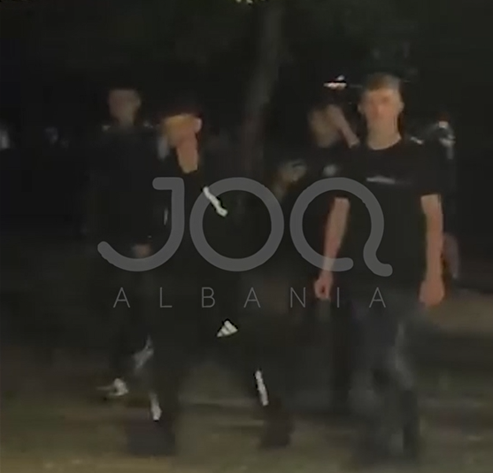 “Adoleshentët qëlluan të moshuarit me fruta dhe perime, i filmonin dhe më pas largoheshin me vrap”