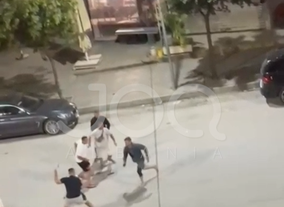 E sulmojnë në grup, i riu dhunohet barbarisht me shufra hekuri nga disa djem