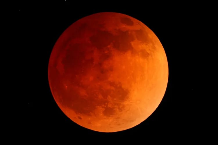 Nesër edhe Tirana do të përjetojë magjinë e eklipsit të “Hënës së Përgjakur”