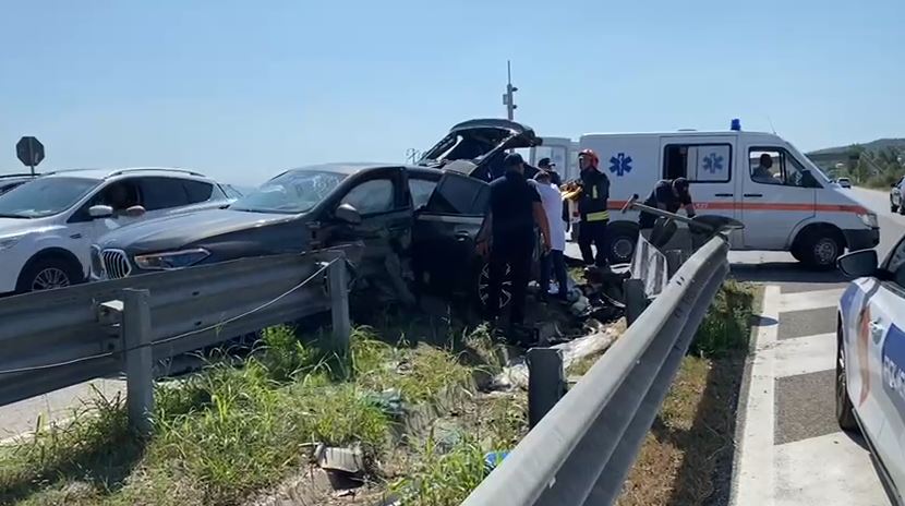 Aksident i rëndë në aksin Fier Lushnjë  një i vdekur dhe dy të plagosur