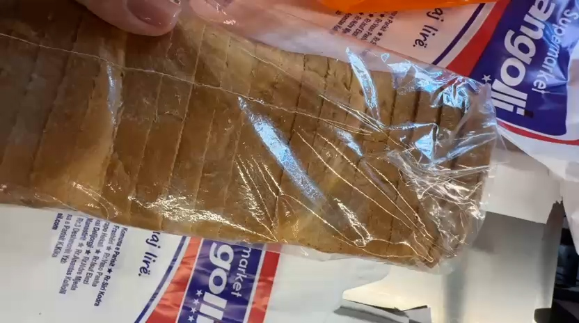 Buka e mykur në marketin “Xhangolli”, qytetarja ja hedh “fytyrës”