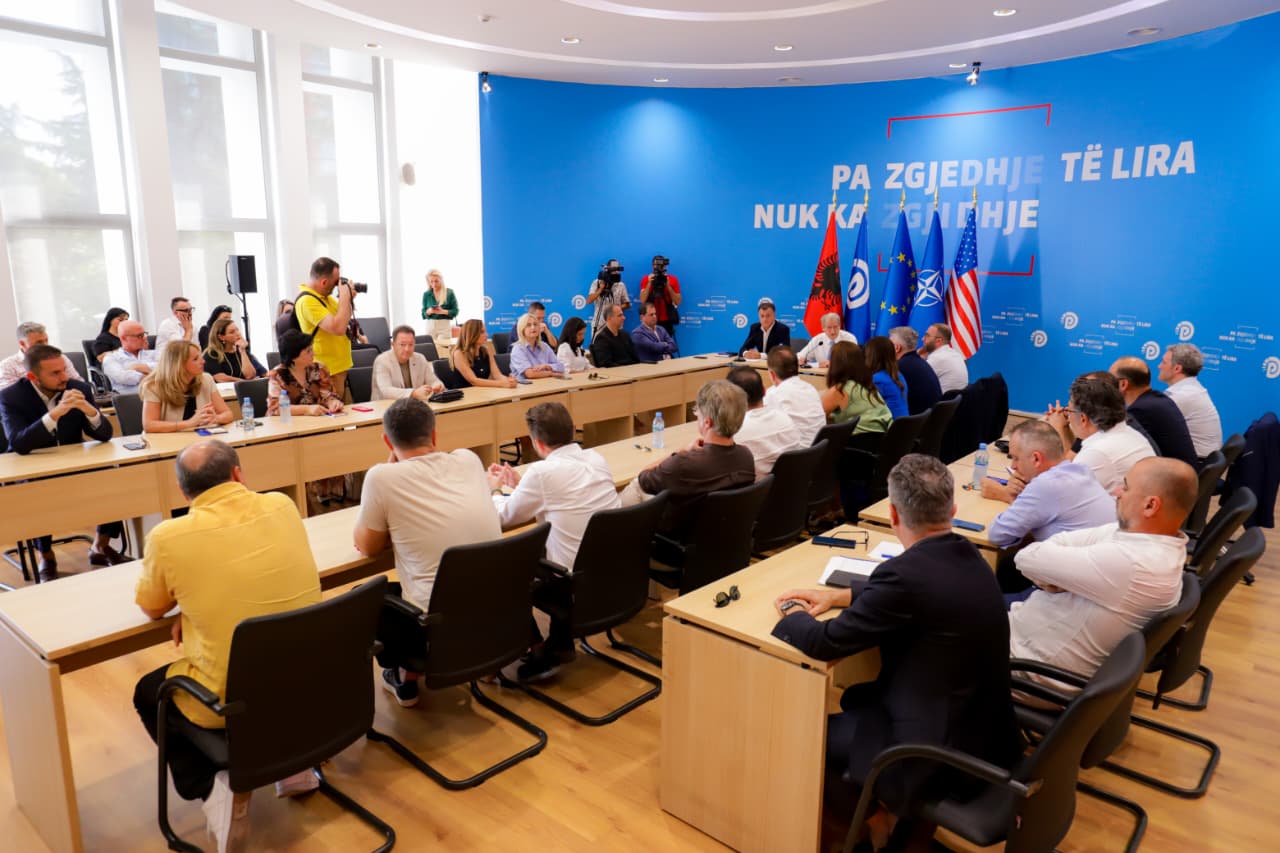 PD: Gati për grevë urie, ngujim në Kuvend dhe protesta në ambasada