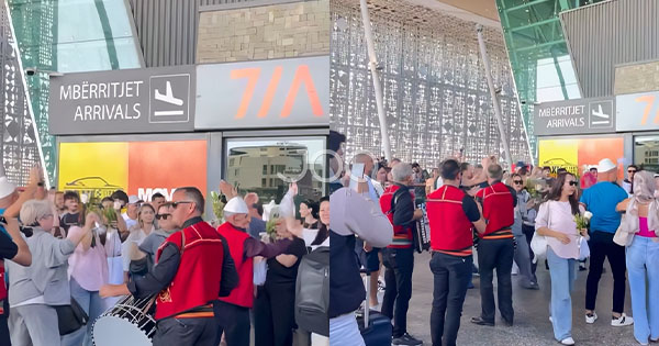 Spektakël në Rinas: Shqiptarët presin me këngë e valle krushqit nga Kazakistani