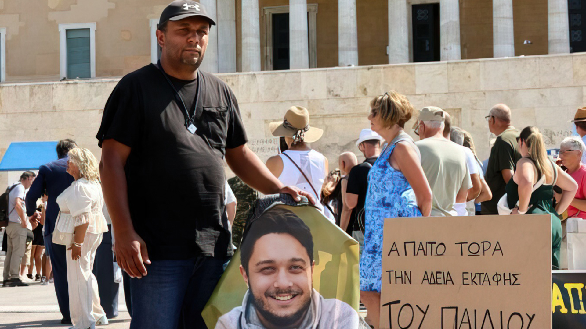 22 vjeçari shqiptar humbi jetën në tragjedinë e Tempit  babai nis grevën në Athinë