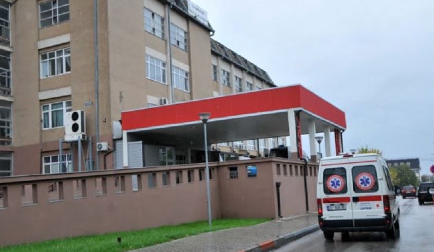 Vdes në QKUK i plagosuri nga të shtënat në Viti