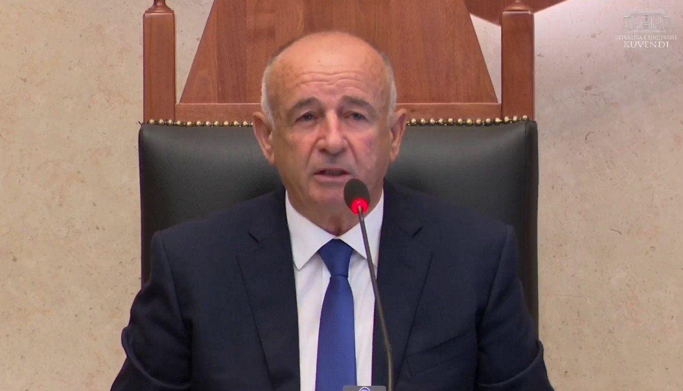 Vasil Llajo që rropi shqiptarët gjatë COVID-19 hap legjislaturën e 11-të