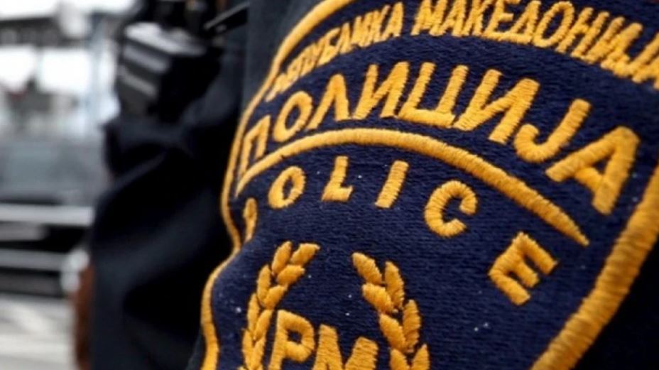 Arrestohen dy të rinj në Shkup, dyshohet se kanë djegur tre vetura