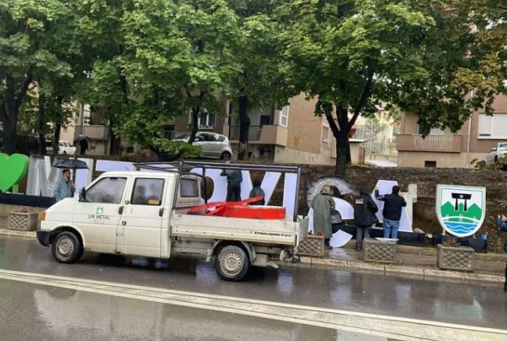 Largimi i mbishkrimit në Mitrovicë, vjen reagimi i Marko Gjuriq