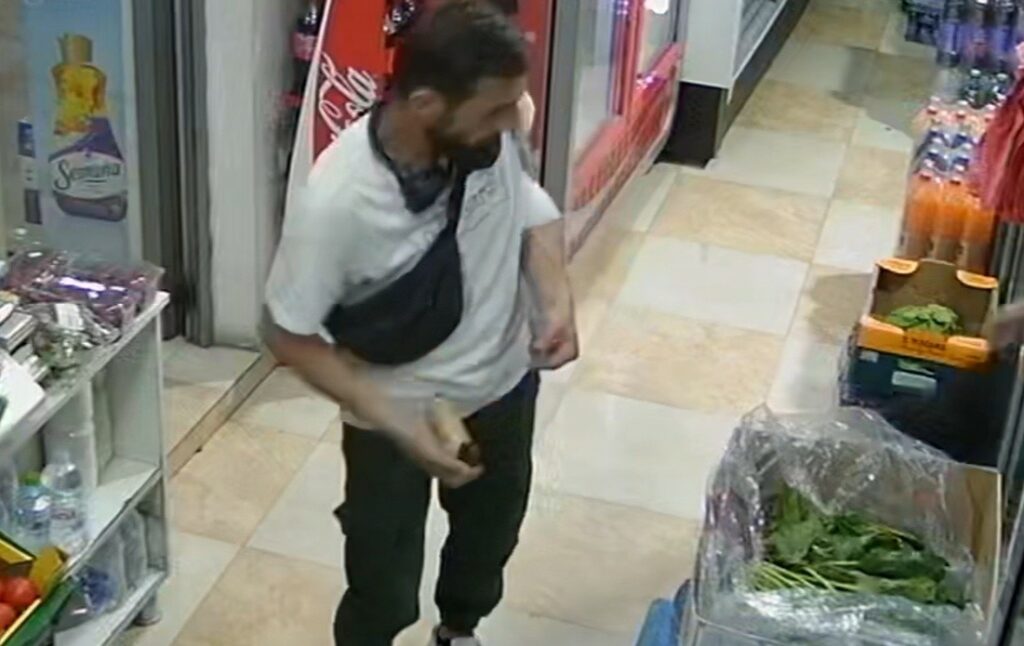 Personi në fotografi po kërkohet nga Policia për vjedhje!