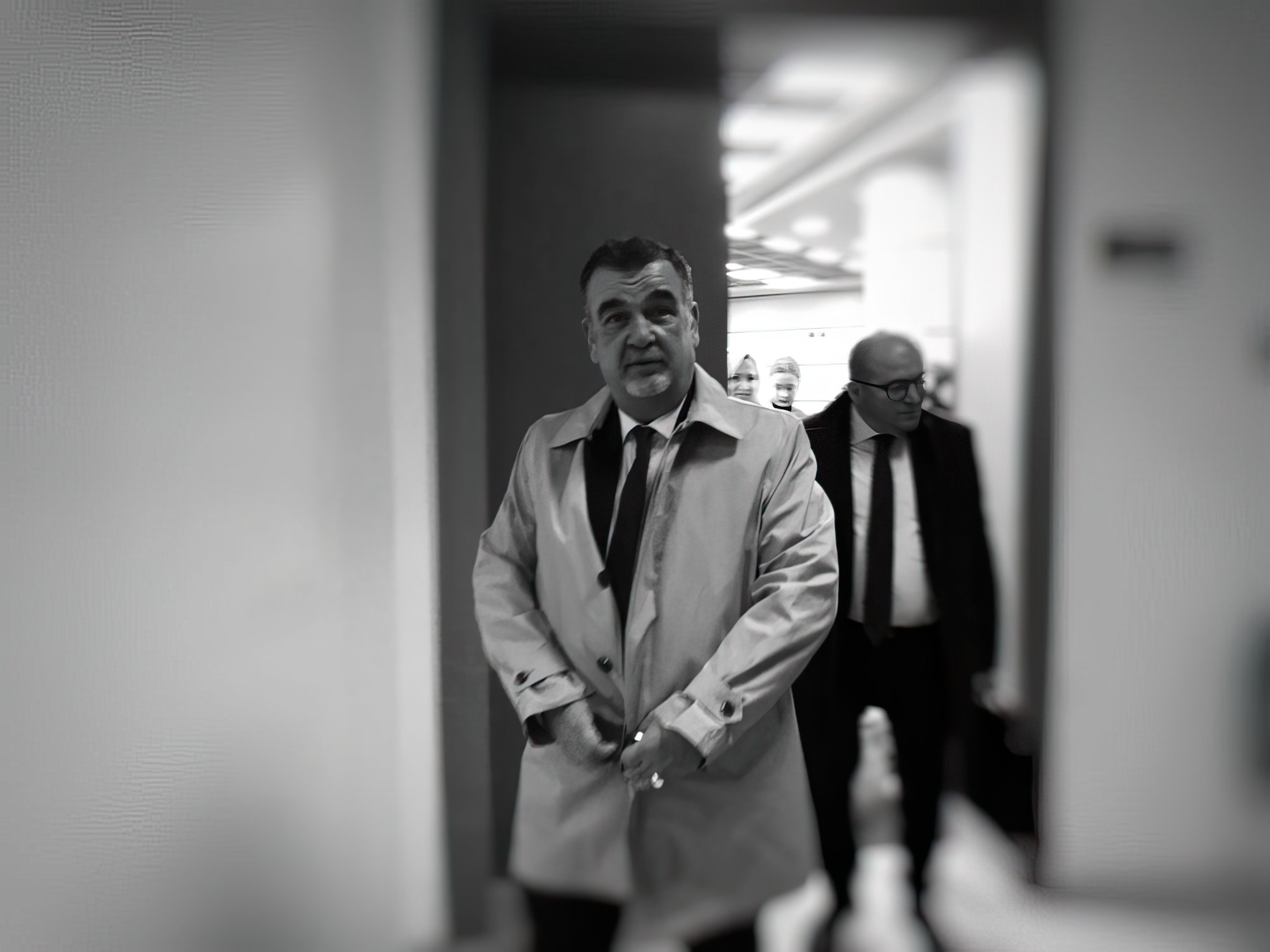 U vra në sallën e gjyqit, përcillet sot për në banesën e fundit gjyqtari Astrit Kalaja