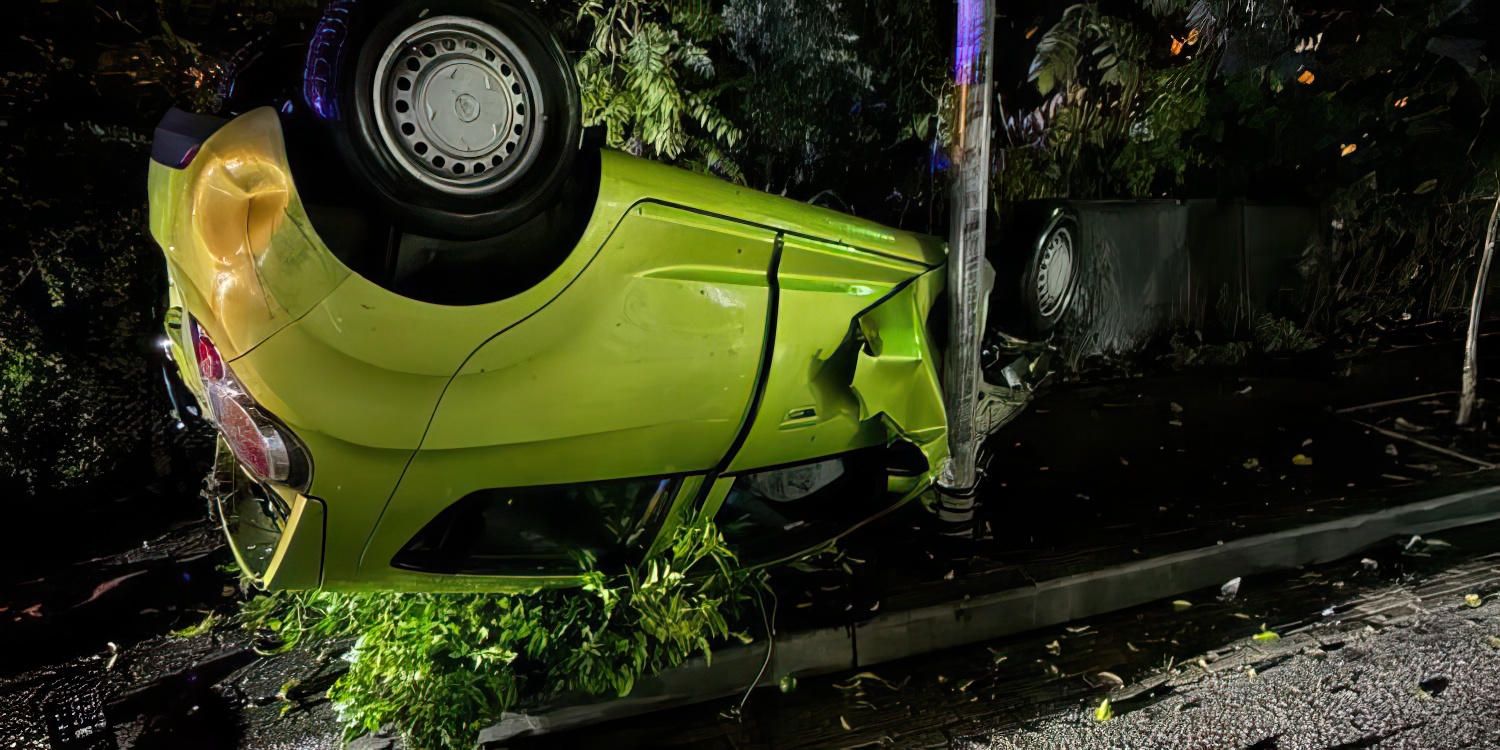 Iu kthye makina me “këmbë përpjetë”, policia e Sarandës arreston shoferin 18-vjeçar