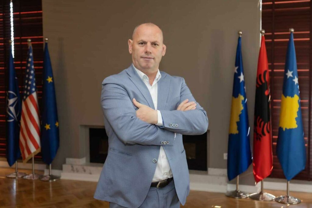 Lladrovci hap selinë e mëhershme dhe fton për të mbështetur degët ku PDK është në balotazh