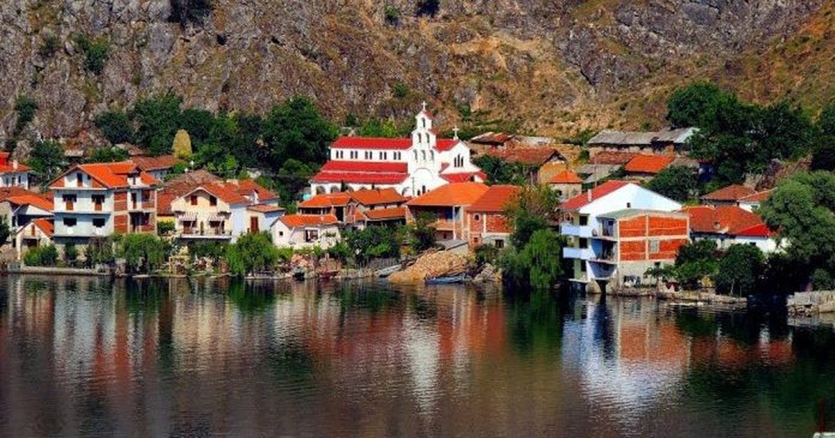 Lini, perla piktoreske e Ohrit shpallet “Ansambël Arkitektonik Urban”