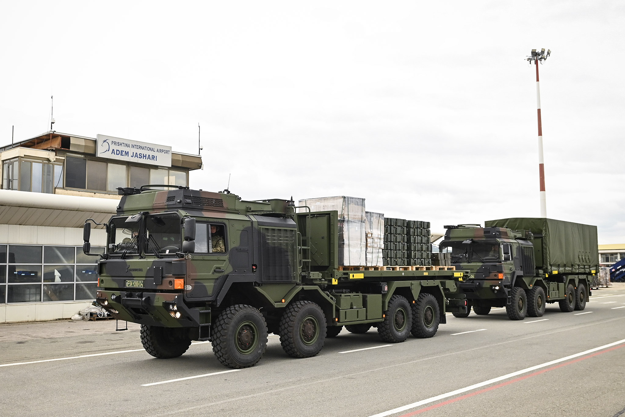 Dronët “Skydagger”, Ministri i Mbrojtjes së Serbisë telefonon komandantin e KFOR-it