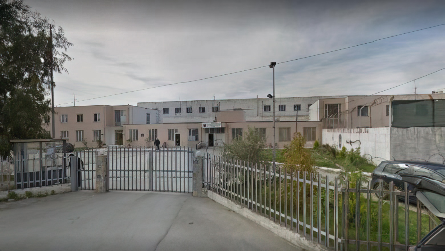 Kontrolli blic në burgun e Durrësit, gjenden 5 telefona të fshehur në dushe