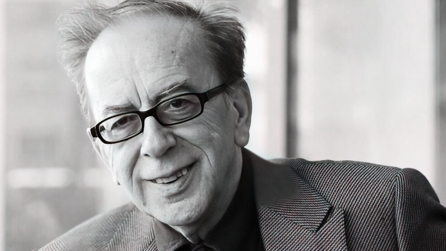 Parisi nderon Ismail Kadarenë, pllakë përkujtimore për kolosin e letrave shqipe në zemër të qytetit
