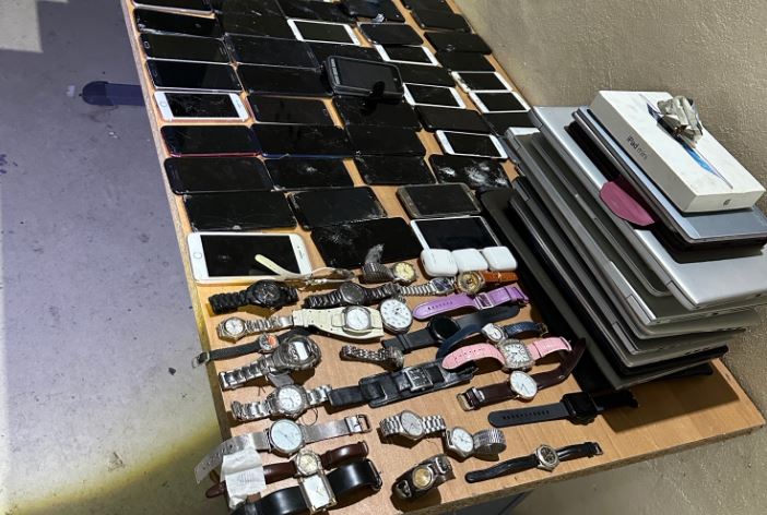 Dogana kap në Vërmicë pajisje elektronike të kontrabanduara