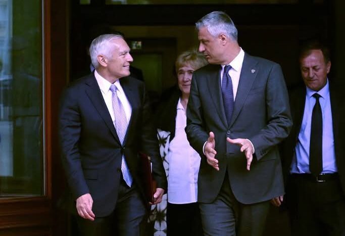 Gjenerali Wesley Clark do të paraqitet në Hagë si dëshmitar i mbrojtjes së Thaçit