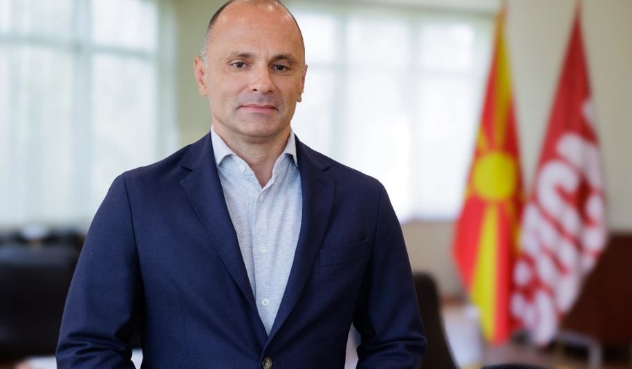 Filipçe: Mijëra kompani presin kthimin e TVSH-së, 12.000 nuk kanë dhënë paga