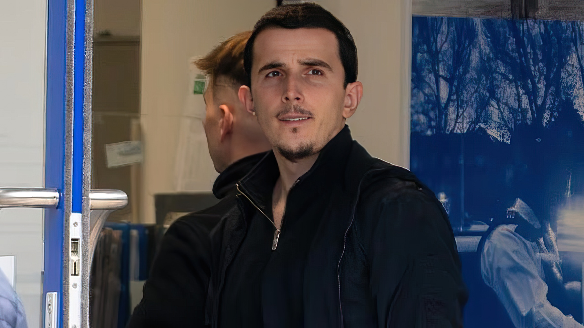 “Tropojani i kërkuar nga SPAK për trafik armësh, endet i lirë në Londër”