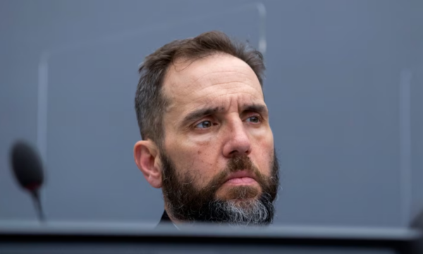 Ish-Prokurori që ngriti aktakuzën ndaj Thaçit dhe të tjerëve flet për herë të parë për procesin gjyqësor në Hagë