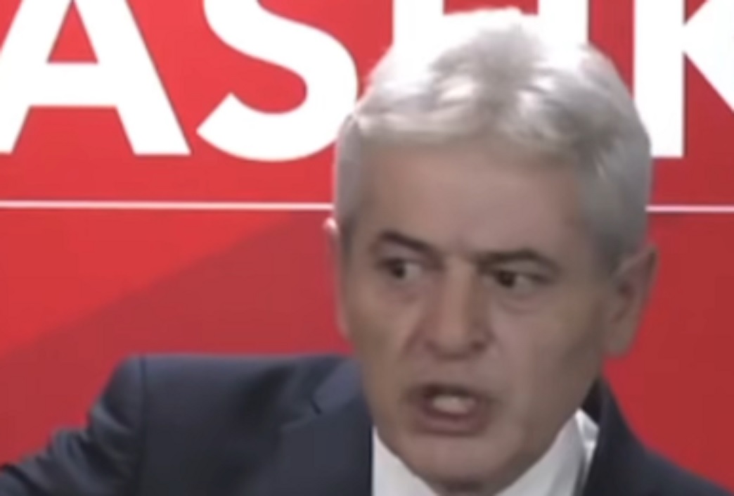 Ali Ahmeti i përgjigjet ashpër gazetarit: Pse të tërhiqem unë, humbësi duhet të tërhiqet