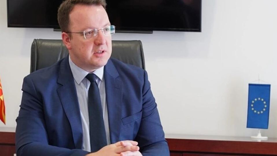 Nikolloski: Prej nesër edhe 11 fluturime të reja nga aeroportet e Shkupit dhe Ohrit