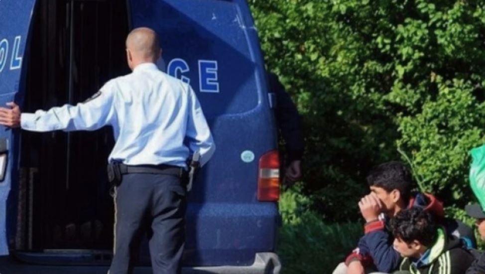 Ndalohen dy persona nga Negotina, kapen duke transportuar emigrantë nga Egjipti dhe Iraku