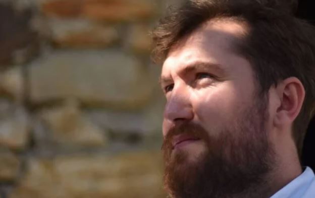 Vdes artisti e regjisori nga Ferizaj, Kushtrim Asllani