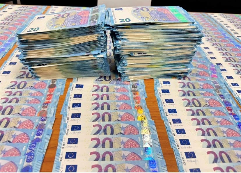 Arrestohen dy persona, sekuestrohen 40 mijë euro të falsifikuara