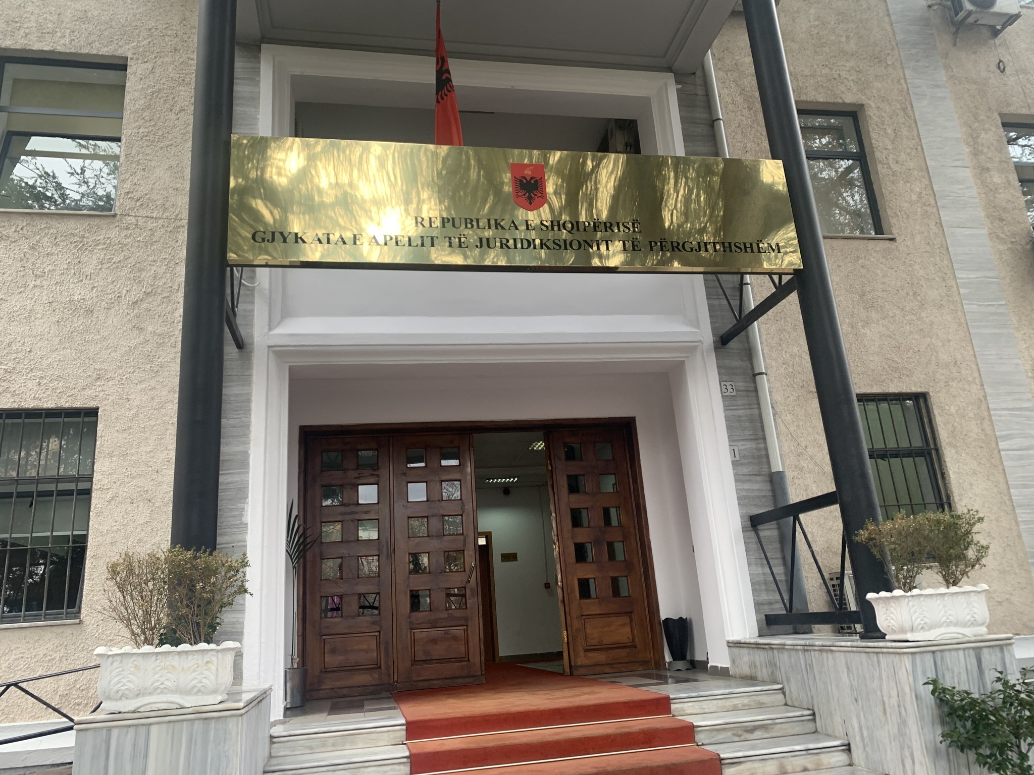 “Siguria e institucioneve kyçe në kolaps: Ruhen nga një ose dy policë në prag pensioni!”