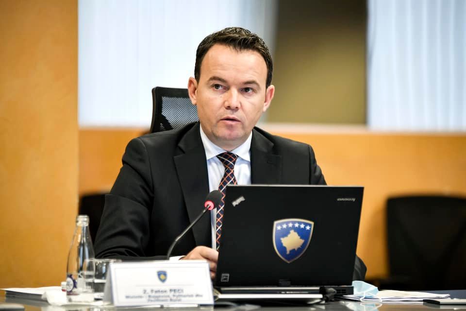 Faton Peci me gjuhë të rëndë eskalon: PDK përfaqëson krimin në Kosovë dhe Rajon