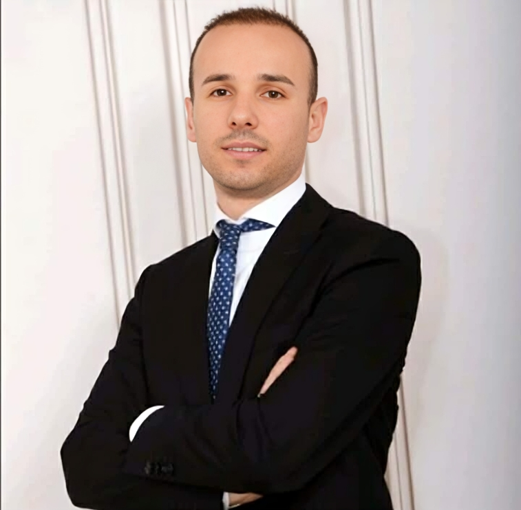 Përplasja mes avokatit dhe prokurorit në sallën e gjyqit, pse u arrestua Ulian Barjami?