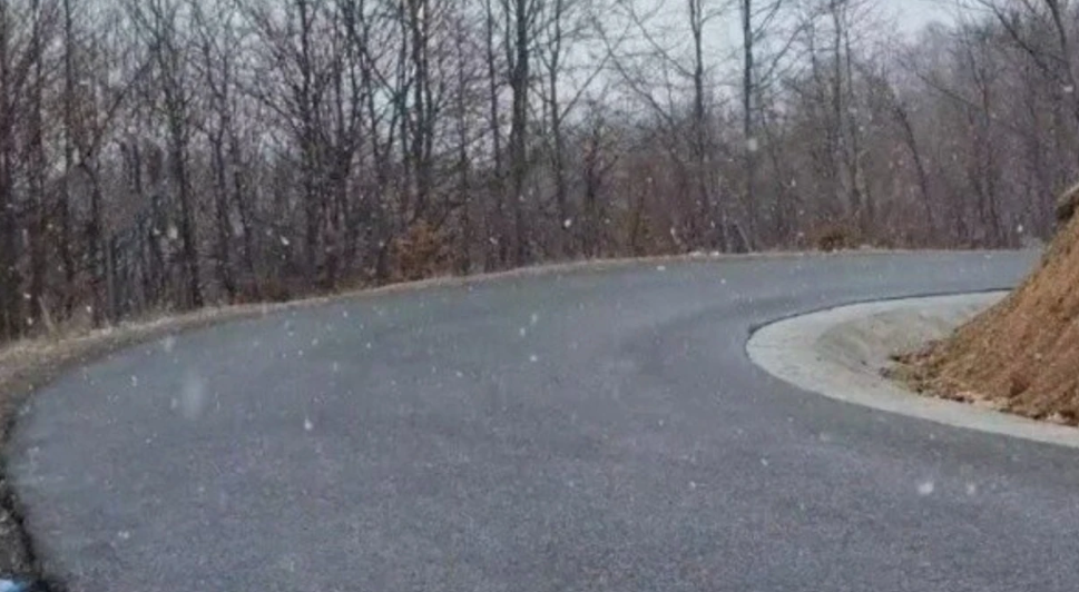Acari siberian dhe cikloni mesdhetar sjellin reshje shiu e bore në Kosovë