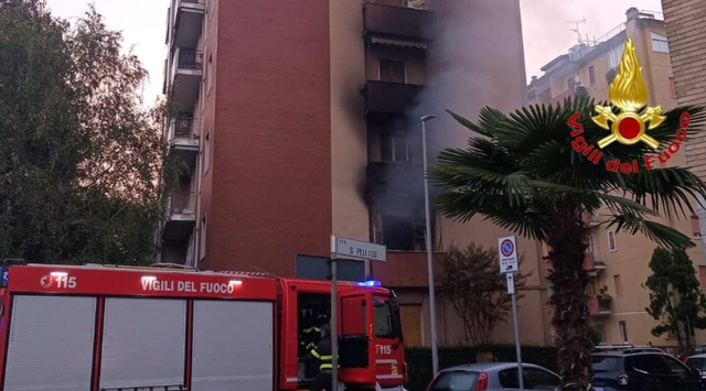 Përfshihet nga flakët një pallat gjashtë katësh në Itali, humbin jetën tre anëtarë të një familje