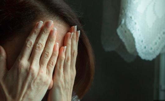 Arrestohet djali, rrahu nënën e tij