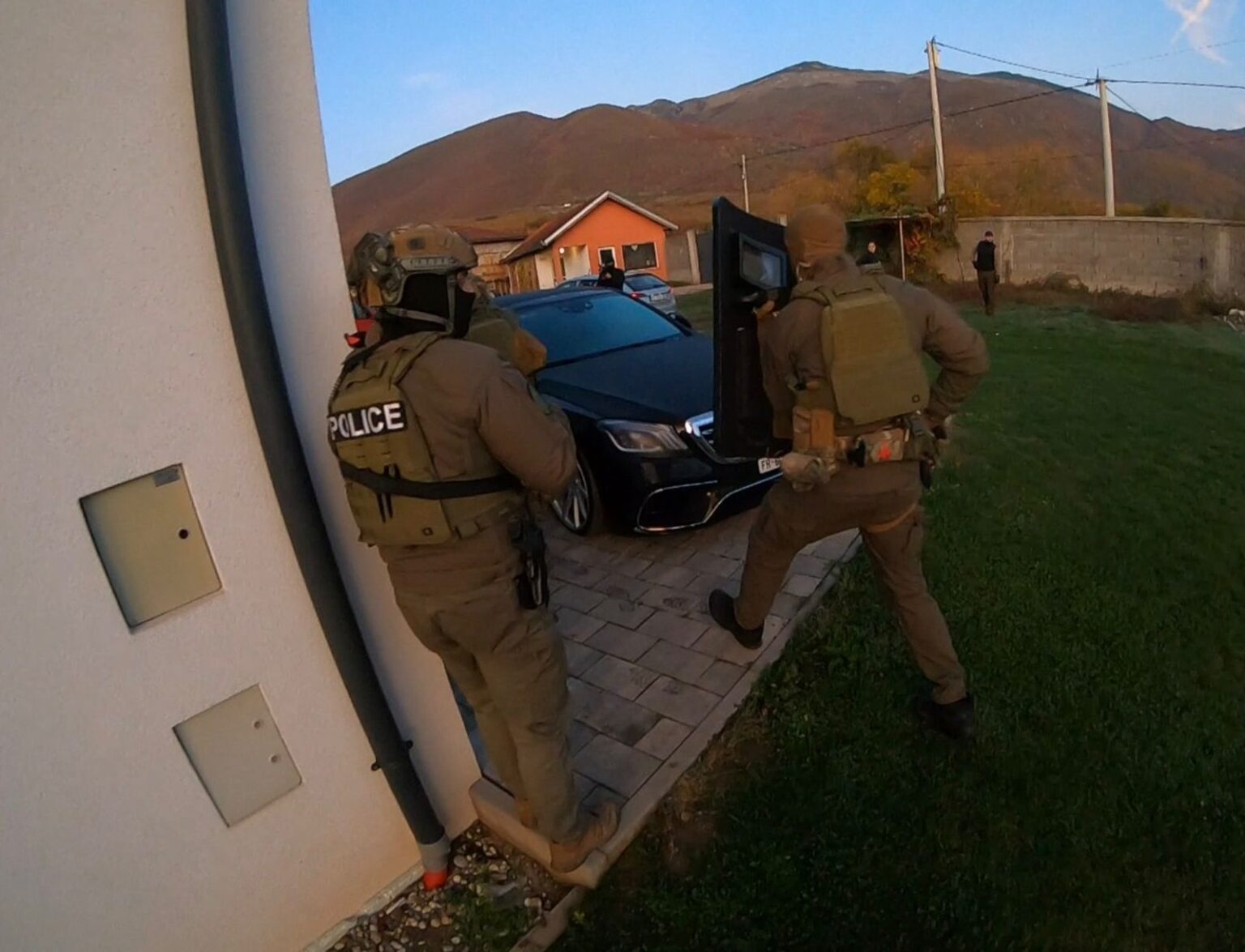 Aksion kundër drogës në Pejë, arrestohen tre persona për një ton marihuanë