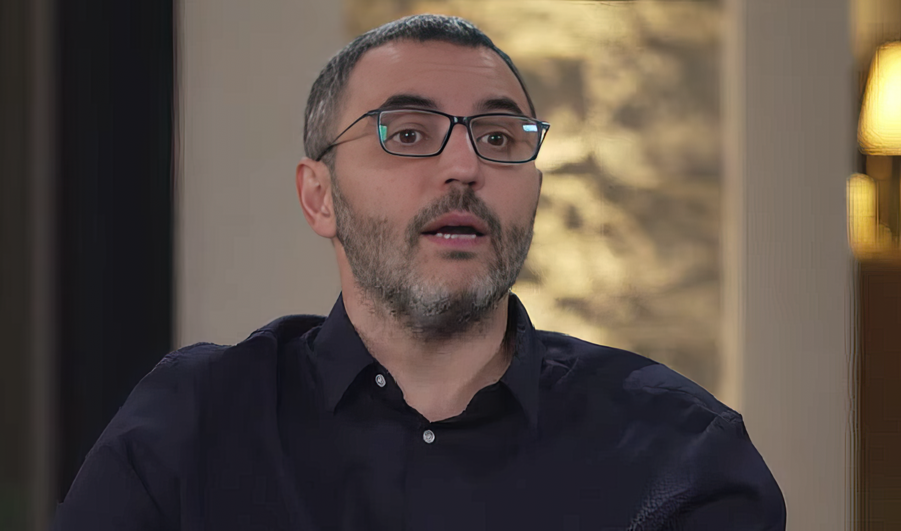 Arlind Qorri deklaron: “Nuk e di sa lekë kam në bankë”