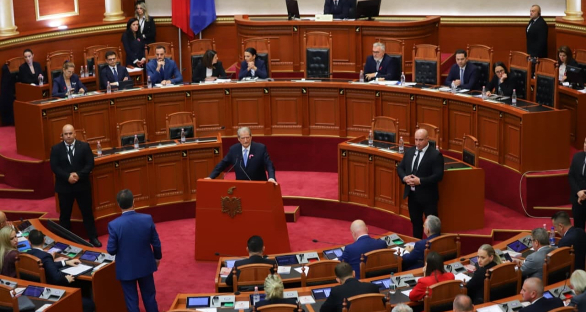 Vrasja e gjyqtarit Kalaja/ Berisha: Ministrja Koçiu bëri mashtrim publik. Urrejtja e shqiptarëve nuk është për individin, por për drejtësinë