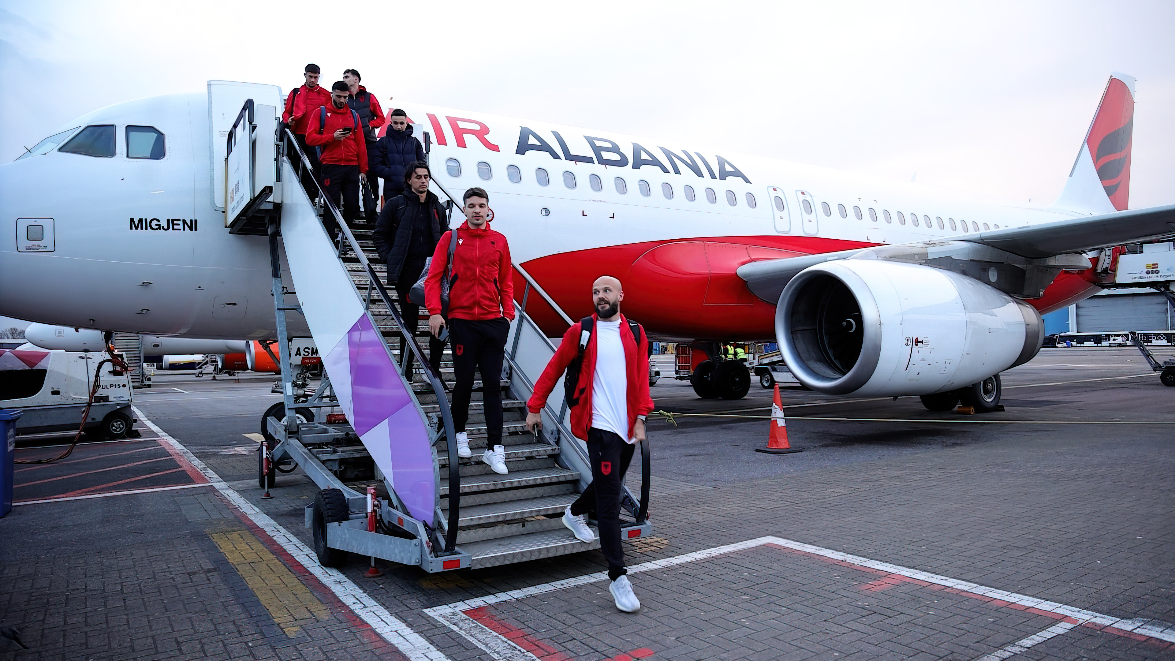 ‘Blindohet’ Serbia, kuqezinjtë nisen drejt Nishit