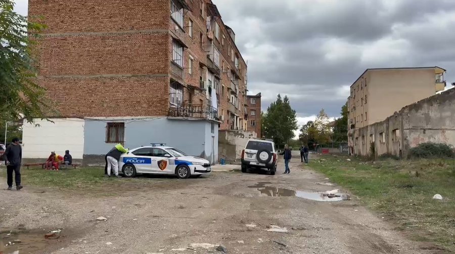 “E bullizonin shoqet”, 14-vjeçarja korçare hidhet nga kati i tretë i pallatit