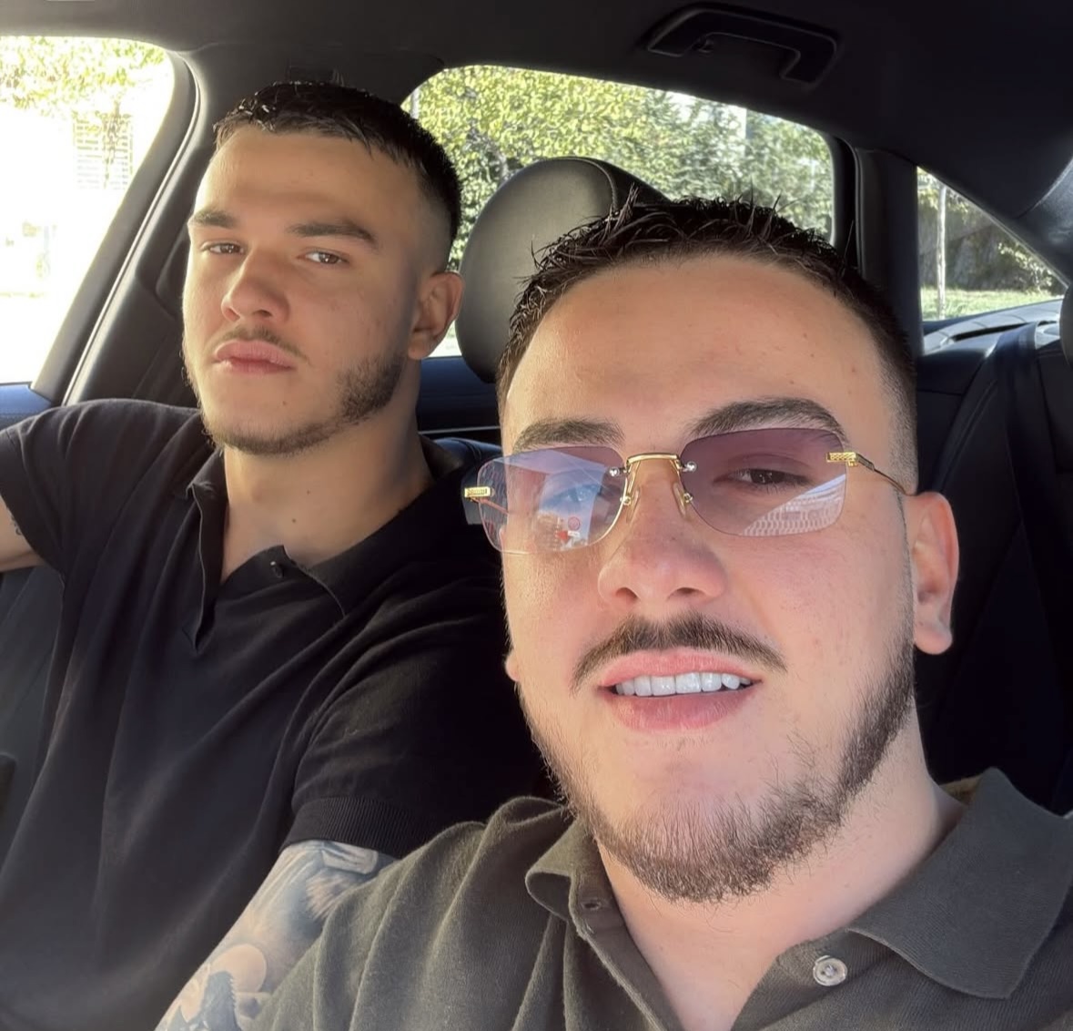 Të dehur dhe agresivë! Dy djemtë e Valbona Selimllarit bënë sherr në club, rrahën edhe policin