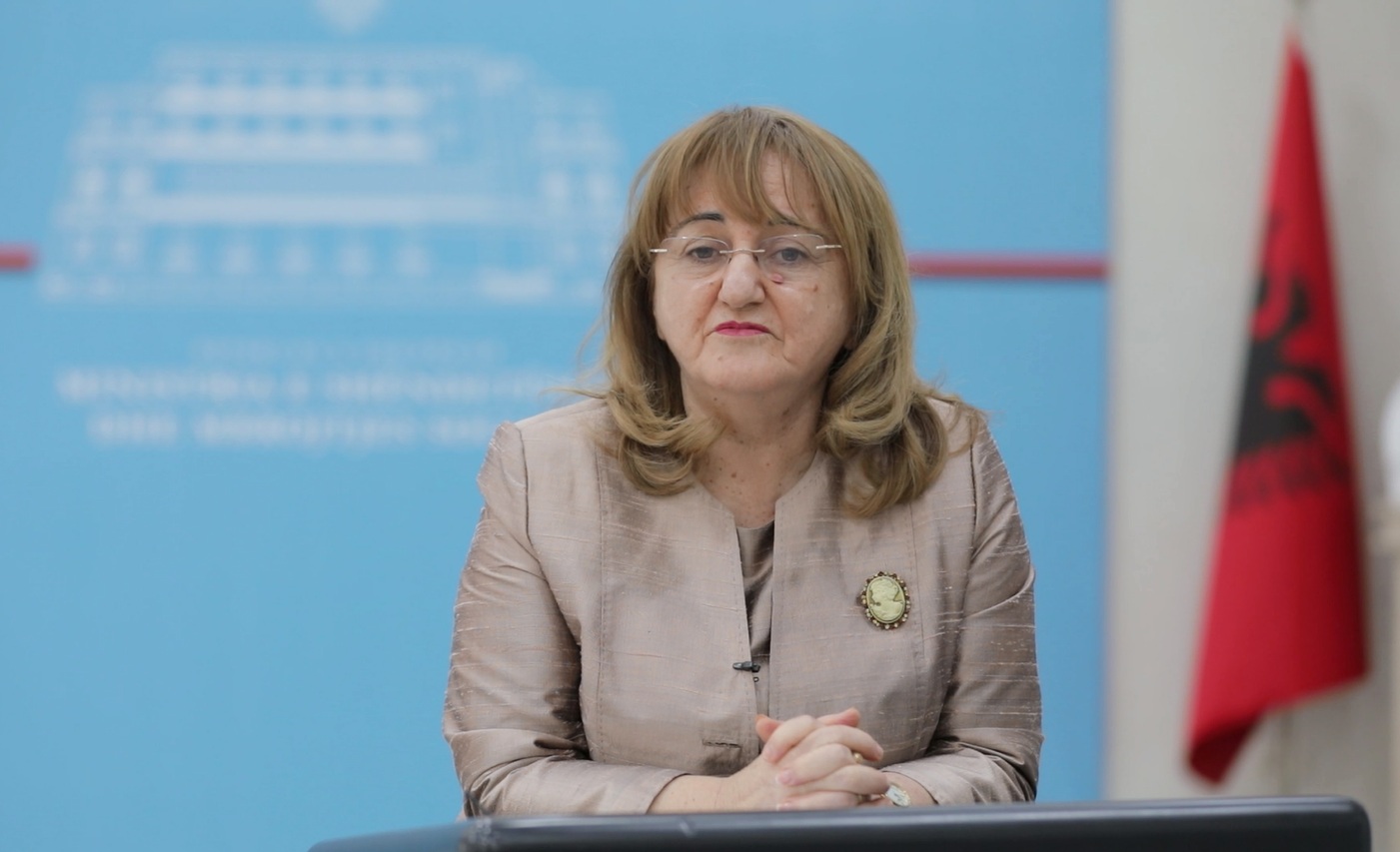 Evis Sala i firmos çekun 50 Milionë Lekë ish-zv/ministres së Shëndetësisë Mira Rakacolli! Fëmijë në prag vdekje mbeten pa kurim