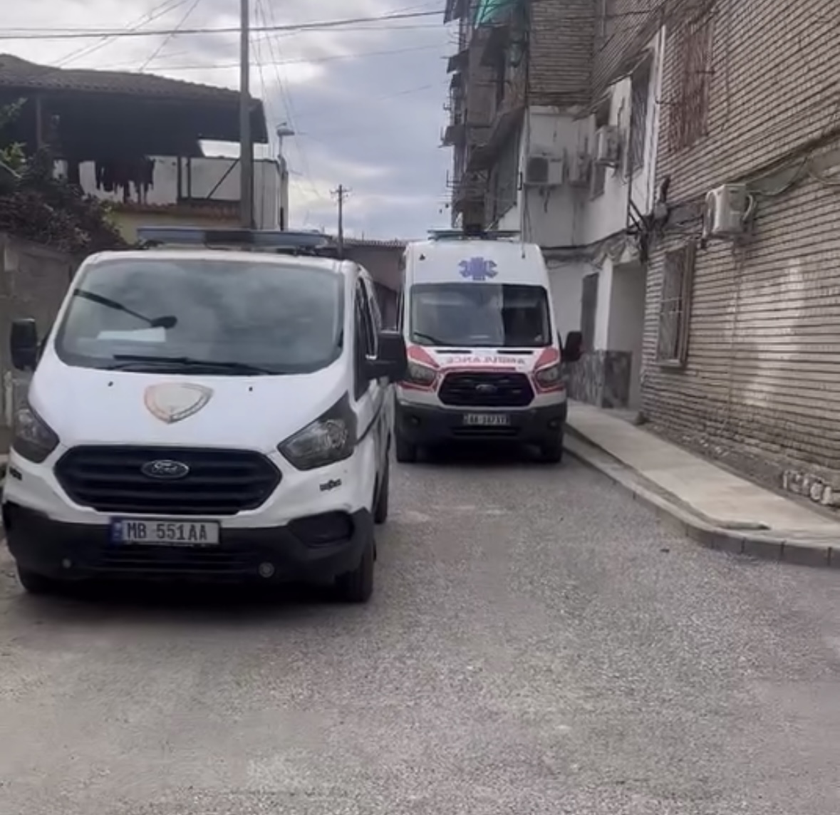 Shkoi në shtëpi i dehur: Burri dhunon gruan, nënën e dy fëmijëve