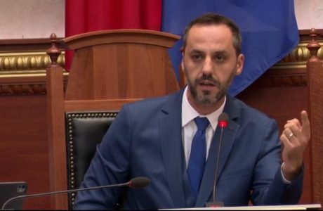 Ministri i Drejtësisë Besfort Lamallari thotë se për vrasjen e gjyqtarit fajin e ka Saliu